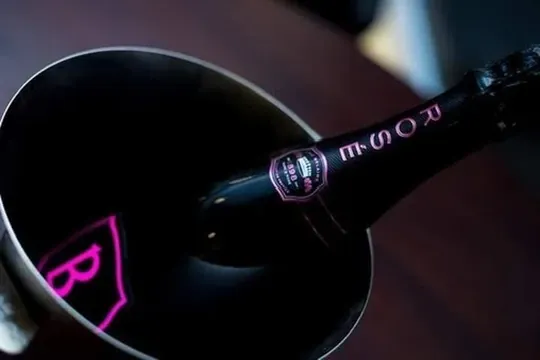 Champagne service
